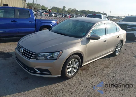 2016 Volkswagen Passat 1.8T S z USA, uszkodzony, nr VIN 1VWAT7A39GC054951